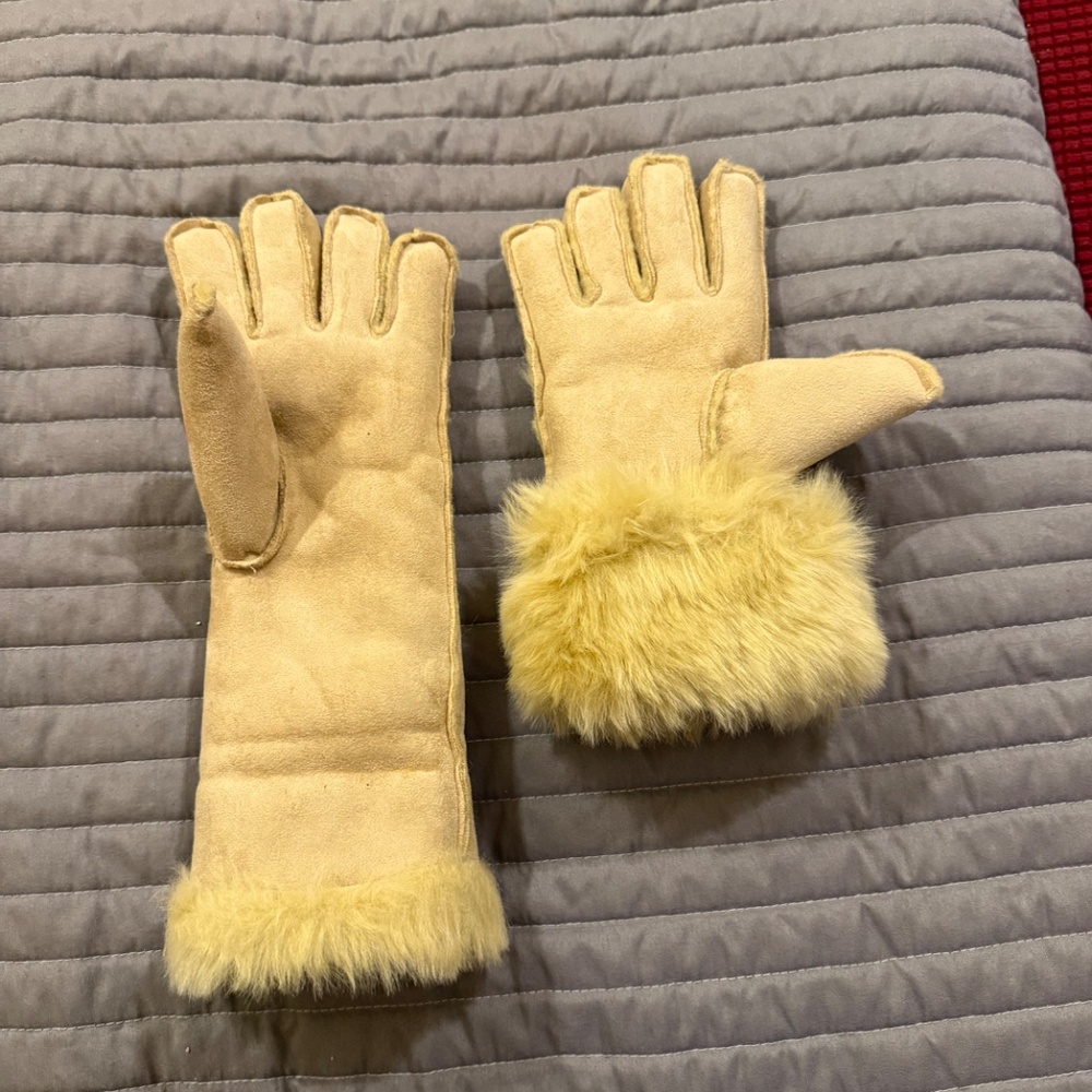 LIMITED TIME: 3 FOR $30. WOMEN'S SIZE 6-7 GLOVES - Picture 2 of 5